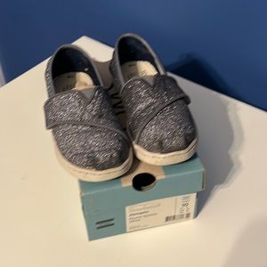 Tom’s pewter sparkle glitter alpargata